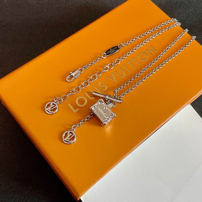 LV Necklace 03yxs172 (9)