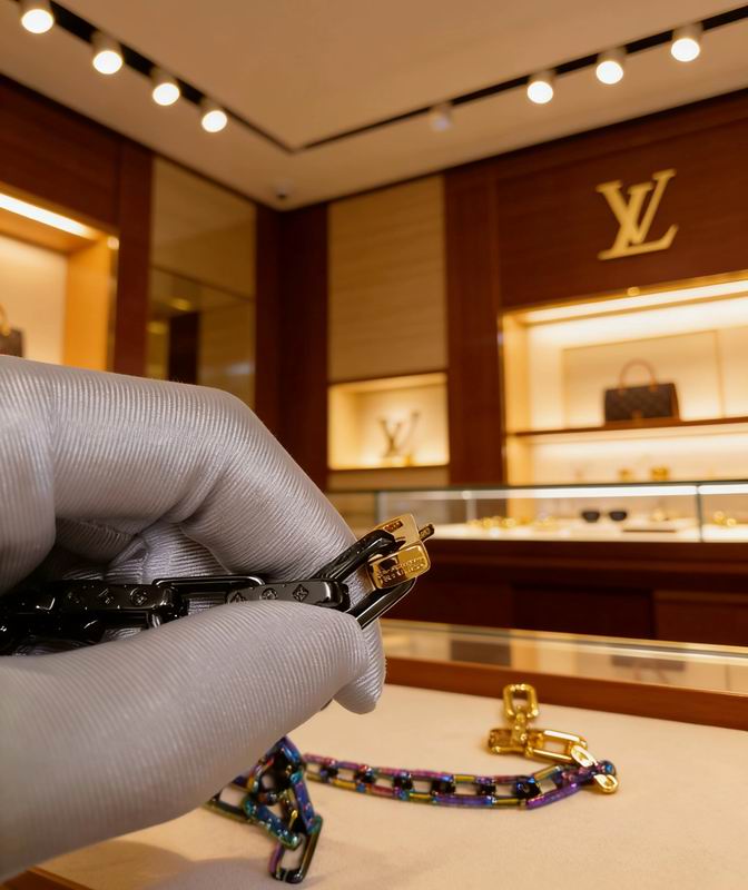 LV Necklace 03yxs173 (2)