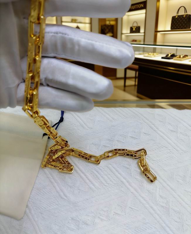 LV Necklace 03yxs174 (4)
