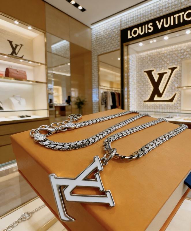 LV Necklace 03yxs182 (2)