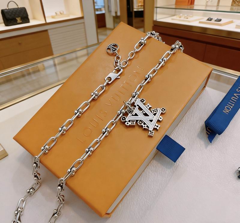 LV Necklace 03yxs184 (2)