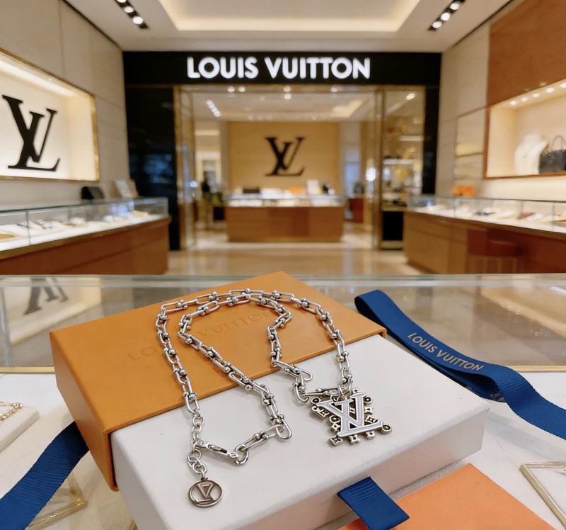 LV Necklace 03yxs184 (6)