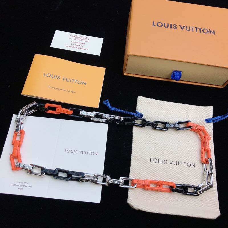 LV Necklace 03yxs185 (1)