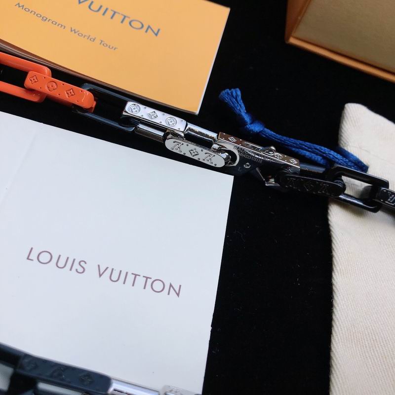 LV Necklace 03yxs185 (2)