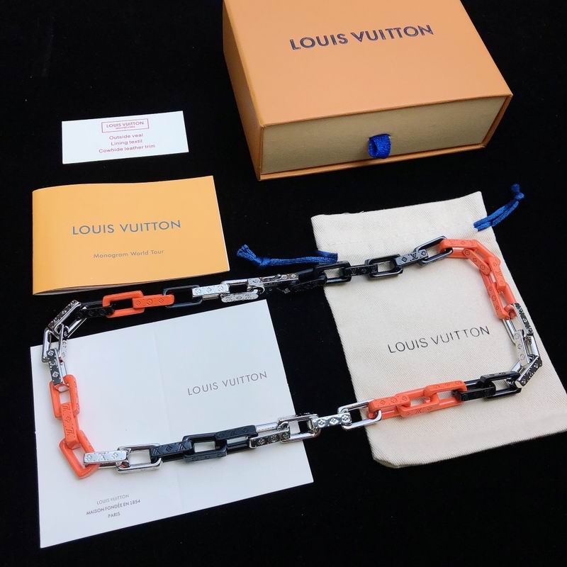 LV Necklace 03yxs185 (3)