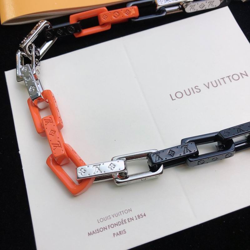 LV Necklace 03yxs185 (4)