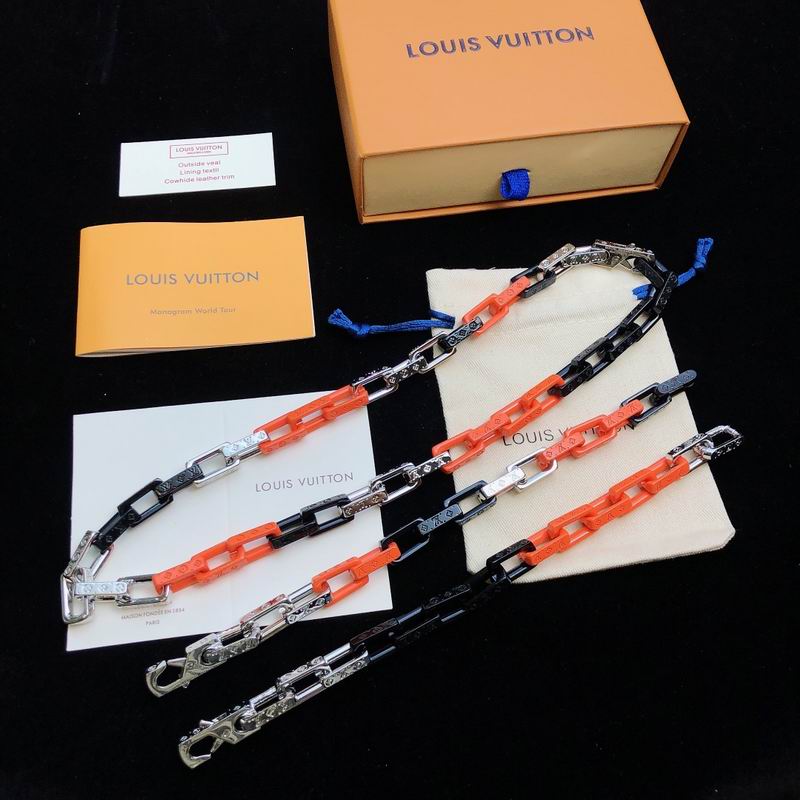 LV Necklace 03yxs185 (6)