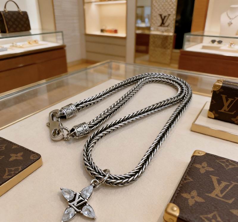 LV Necklace 03yxs186 (3)