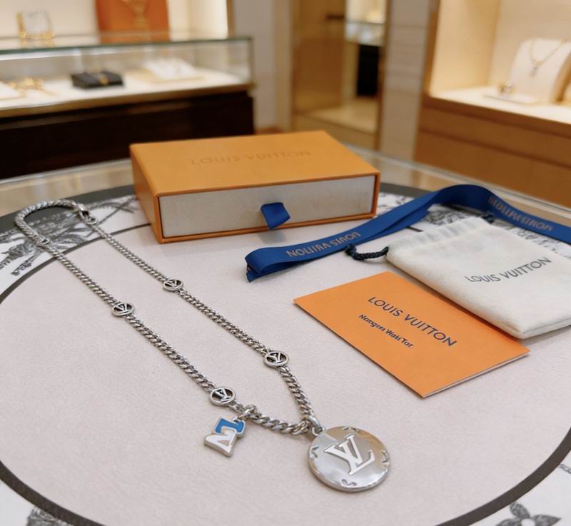 LV Necklace 03yxs188 (3)