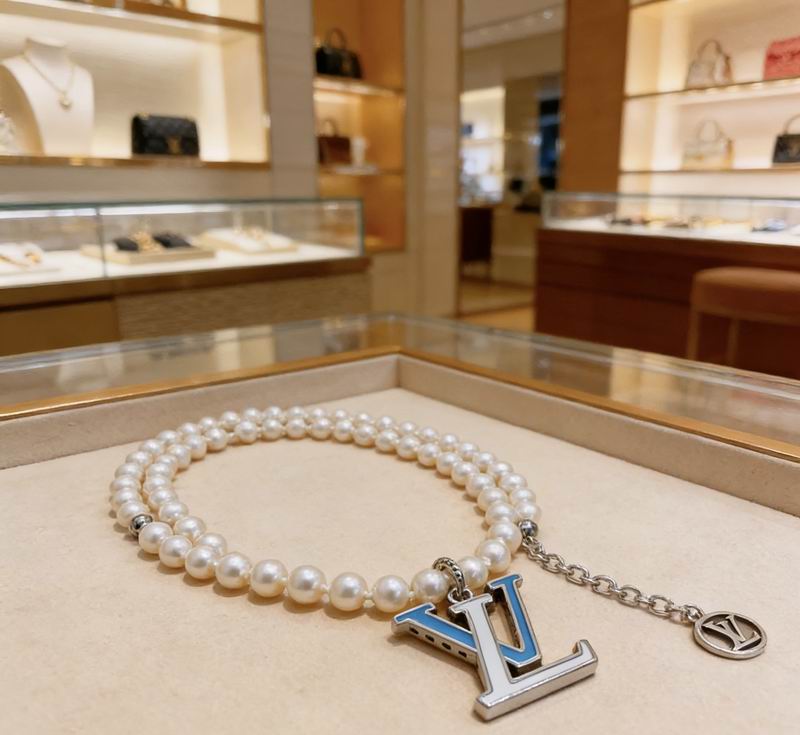 LV Necklace 03yxs190 (4)