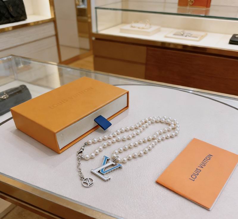 LV Necklace 03yxs190 (6)