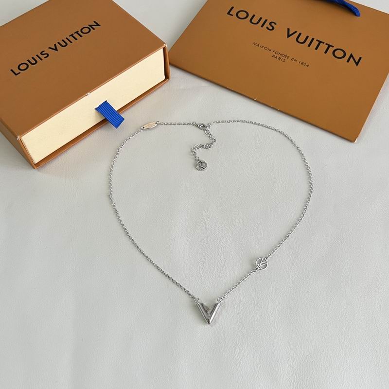 LV Necklace 03yxs214 (2)