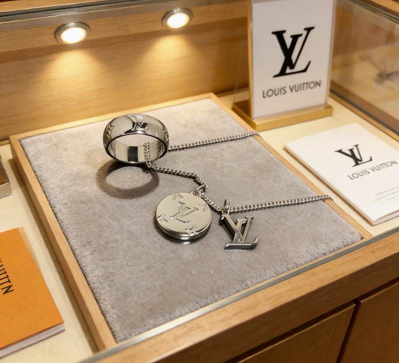 LV Necklace 03yxs219 (3)