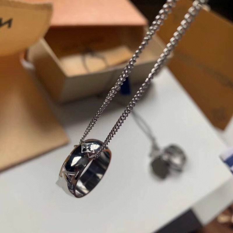 LV Necklace 03yxs219 (6)