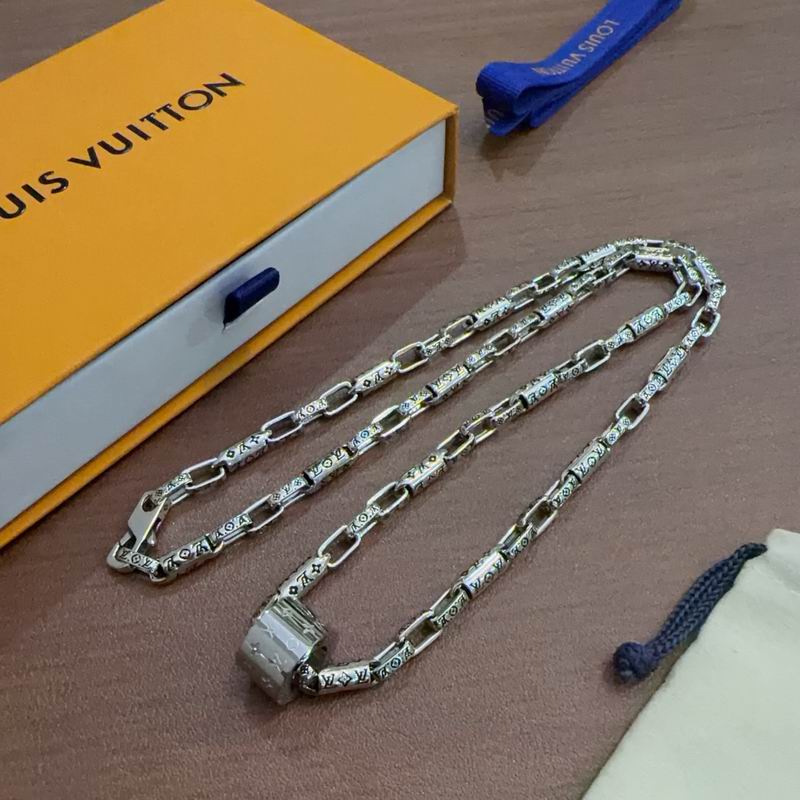LV Necklace 03yxs226 (3)