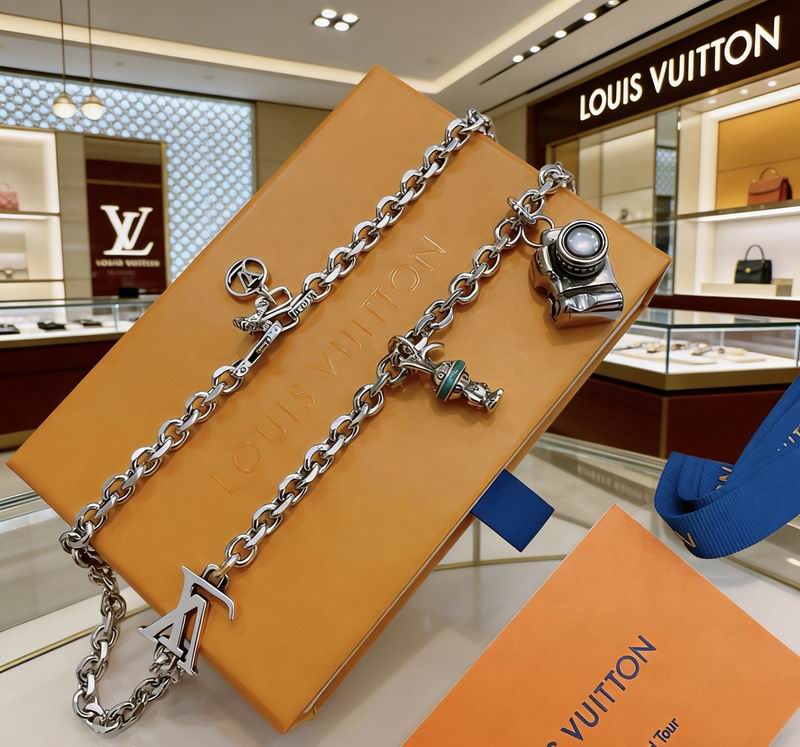 LV Necklace 03yxs244 (1)