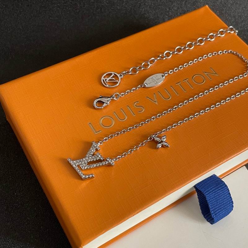 LV Necklace 03yxs250 (3)