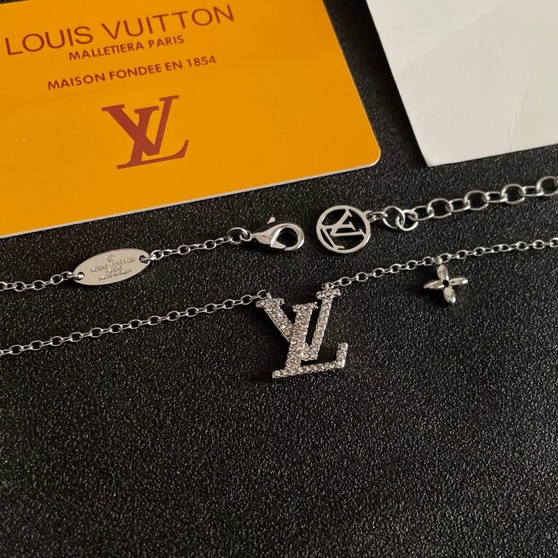 LV Necklace 03yxs250 (4)