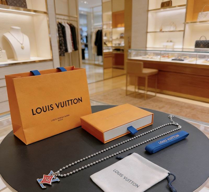 LV Necklace 03yxs260 (3)