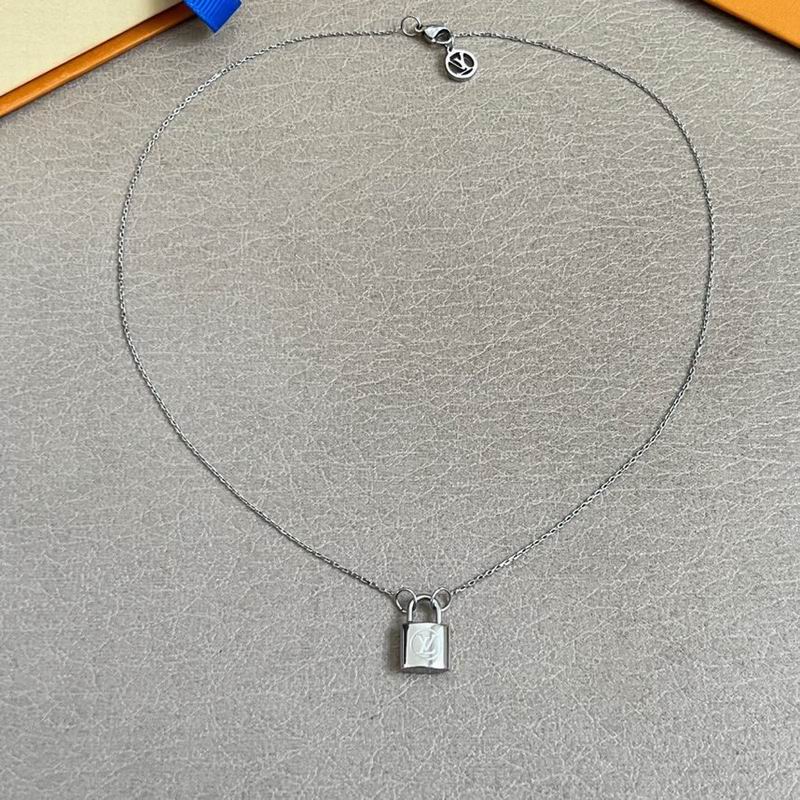 LV Necklace 03yxs264 (3)