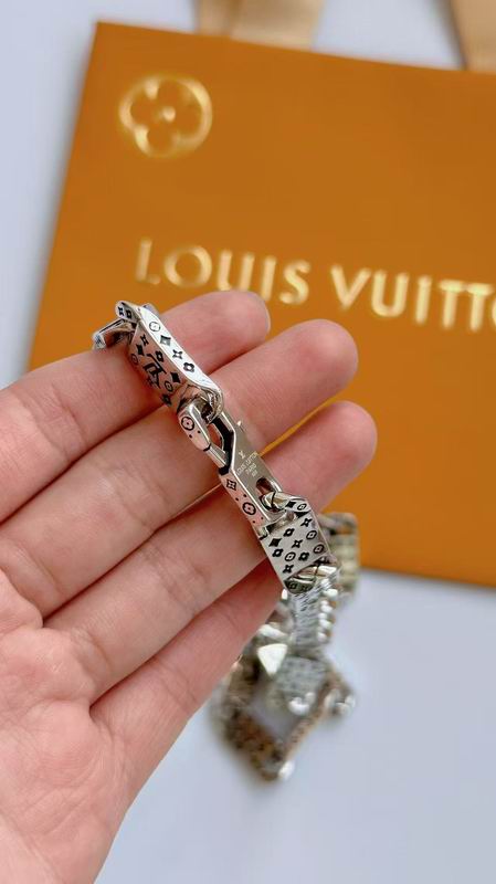 LV Necklace 03yxs272 (2)