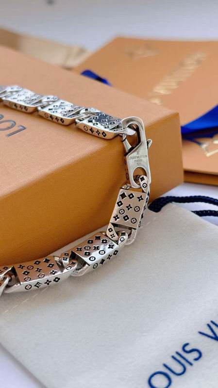 LV Necklace 03yxs272 (3)