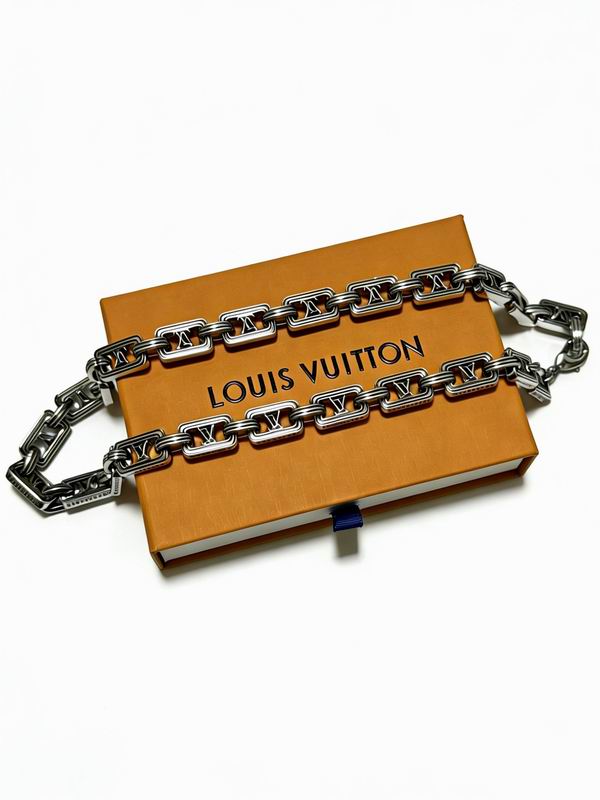 LV Necklace 03yxs274 (2)