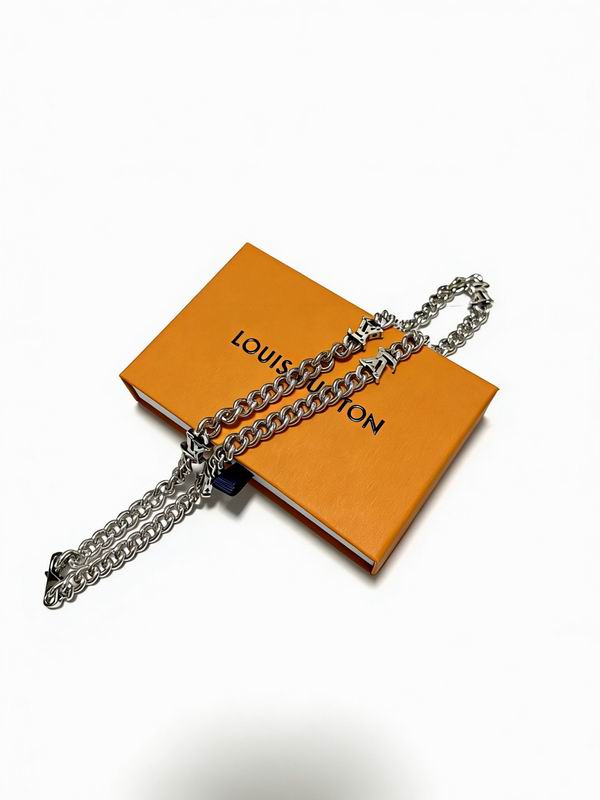 LV Necklace 03yxs275 (4)