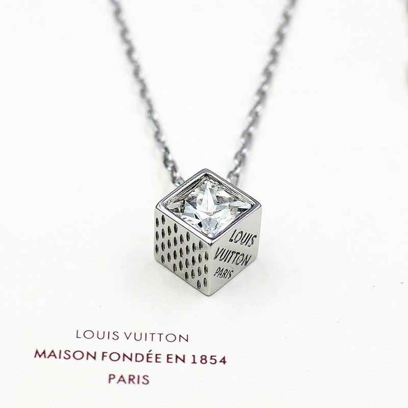 LV Necklace 04yxs292 (12)