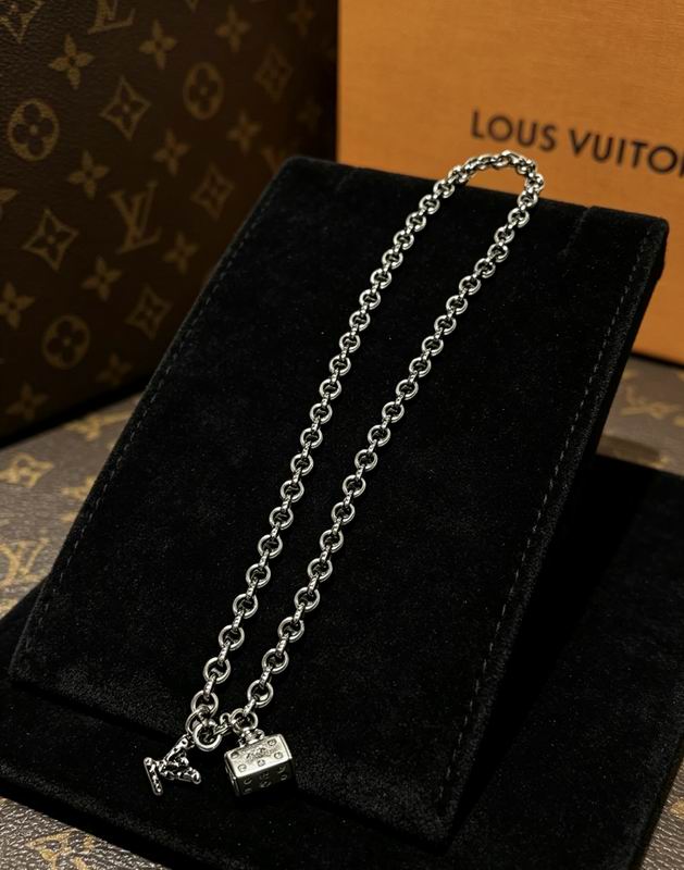 LV Necklace 04yxs352 (4)
