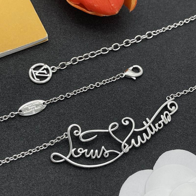 LV Necklace 04yxs364 (6)