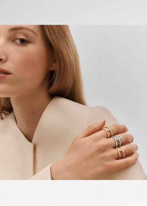 LV Ring 03yxs44 (1)