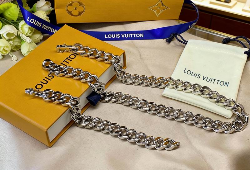 LV Suits 03yxs24 (2)