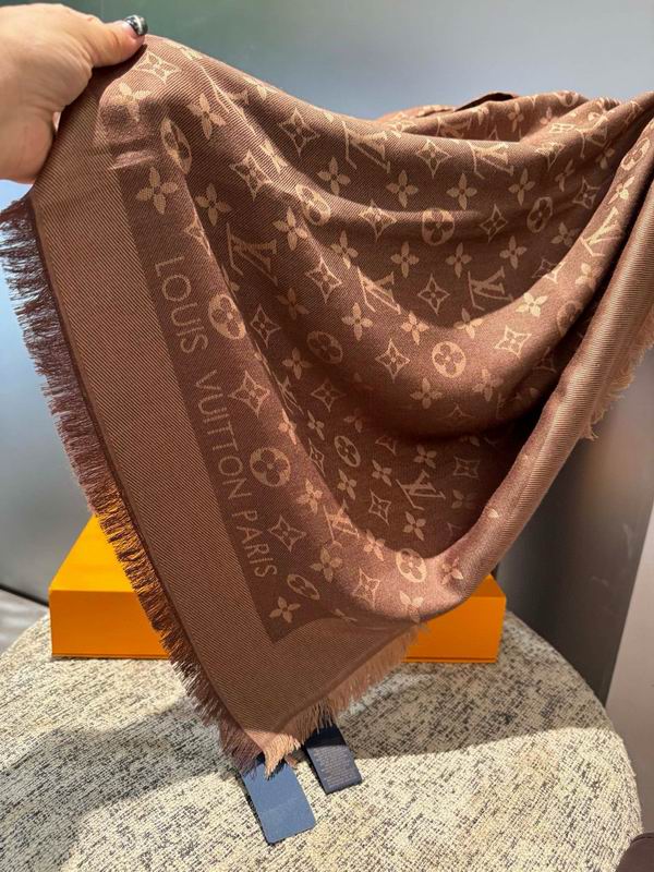LV silk scarf 140X140cm E56 (2)