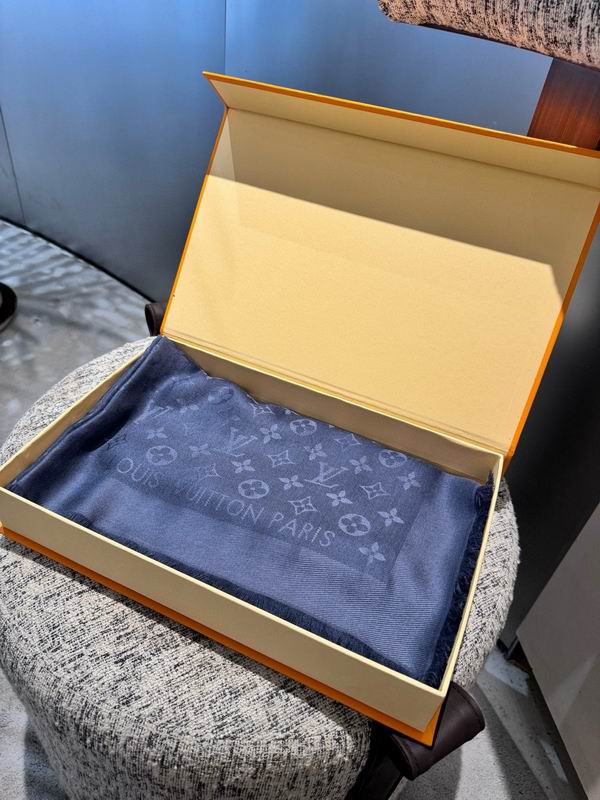 LV silk scarf 140X140cm E56 (21)