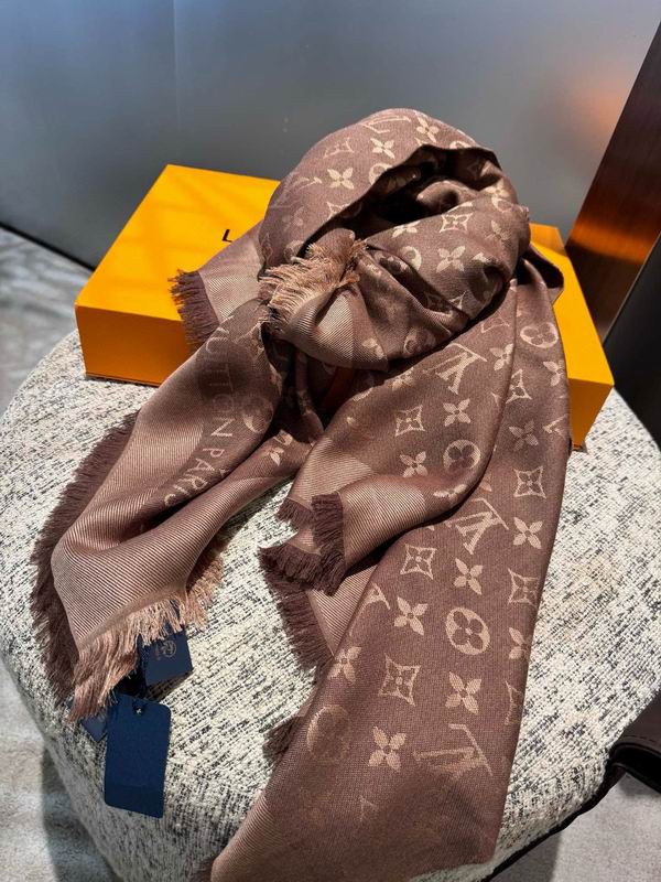 LV silk scarf 140X140cm E56 (3)