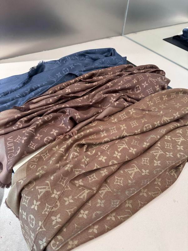 LV silk scarf 140X140cm E56 (5)