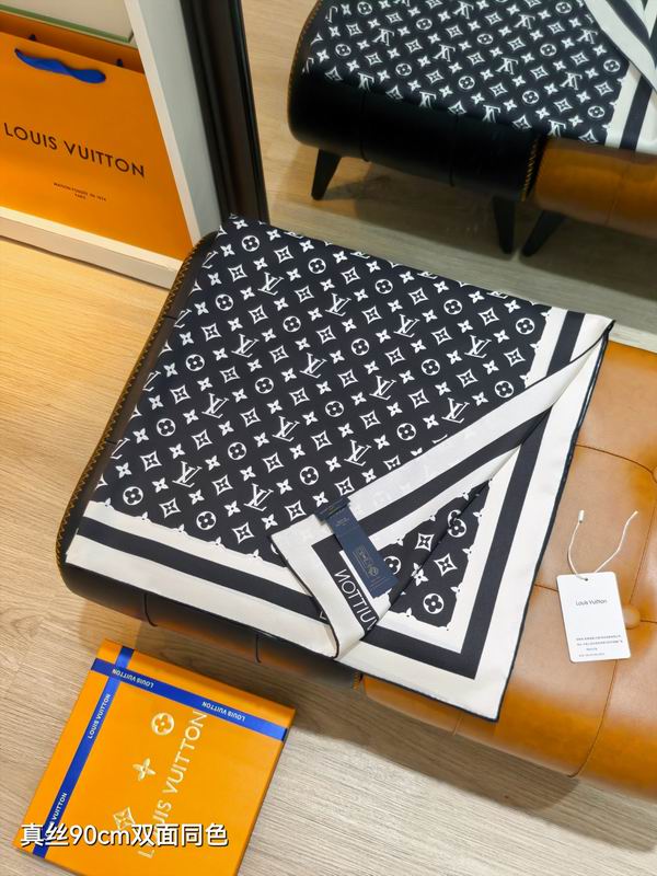 LV silk scarf 90X90cm E53 (2)
