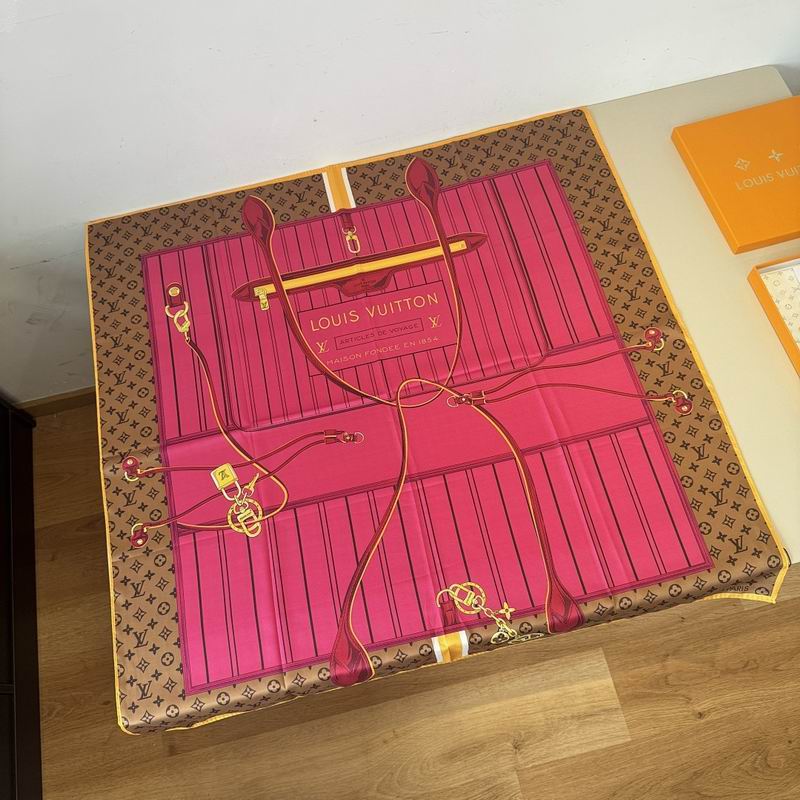LV silk scarf hm (114)