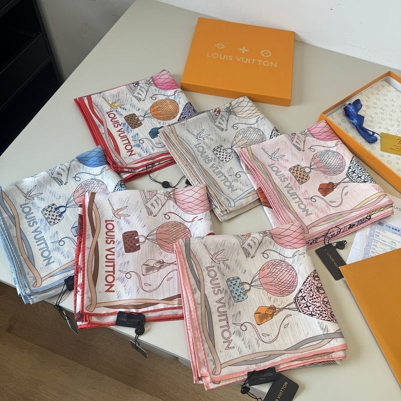 LV silk scarf hm (137)