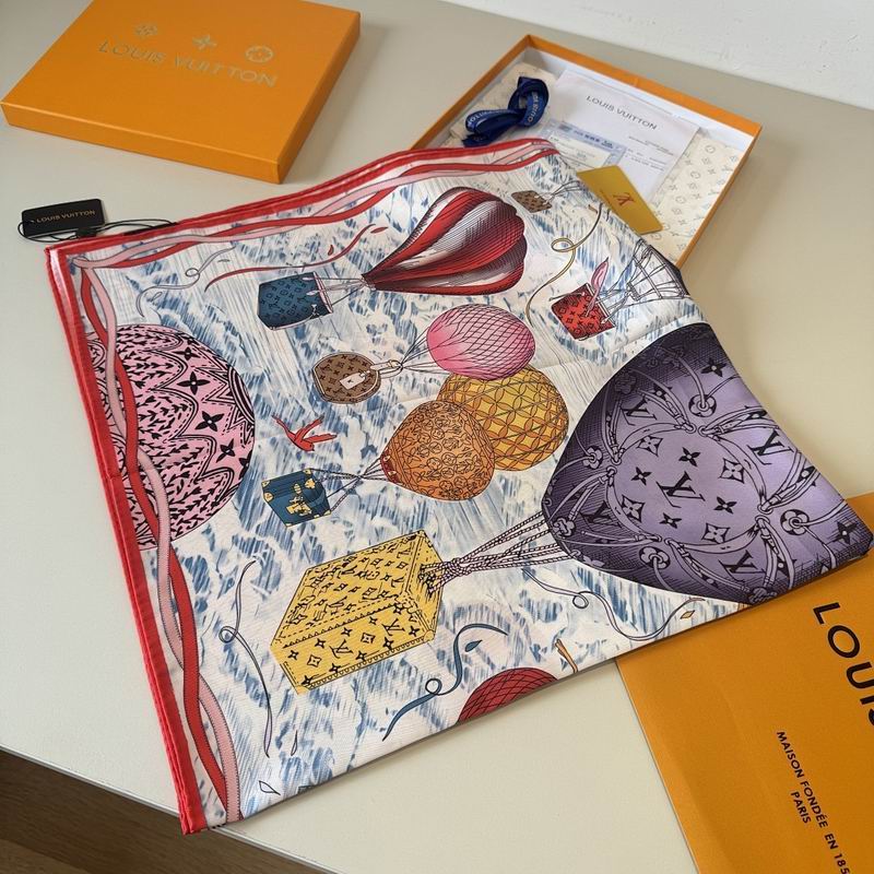 LV silk scarf hm (138)