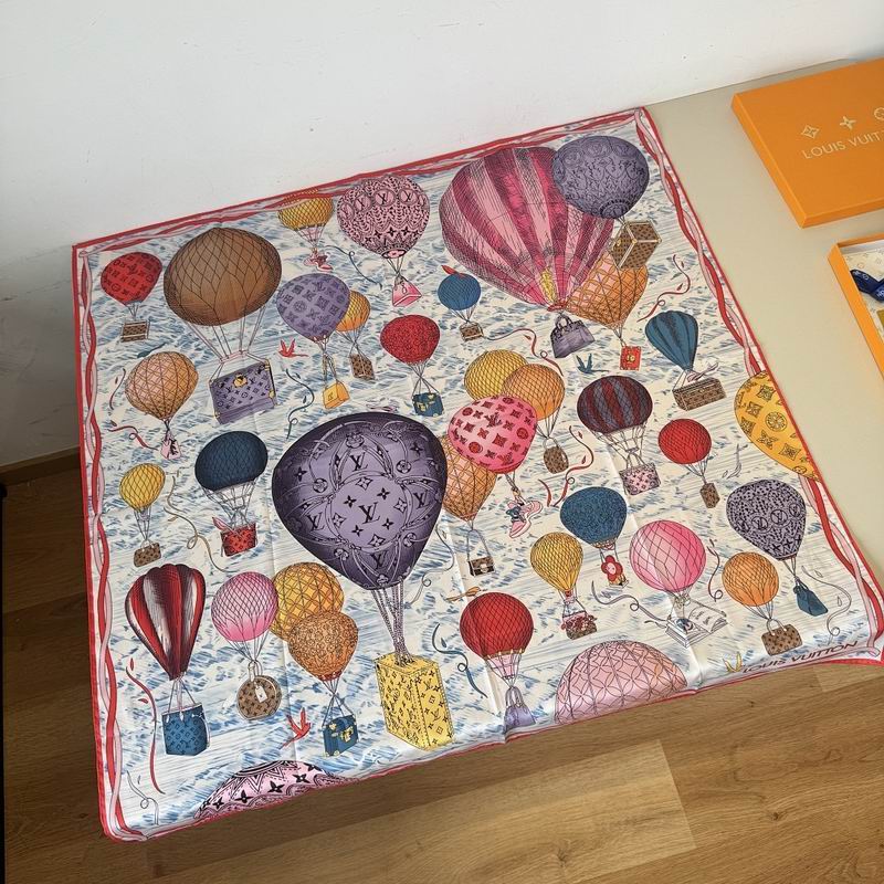 LV silk scarf hm (140)