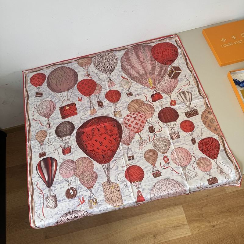LV silk scarf hm (143)