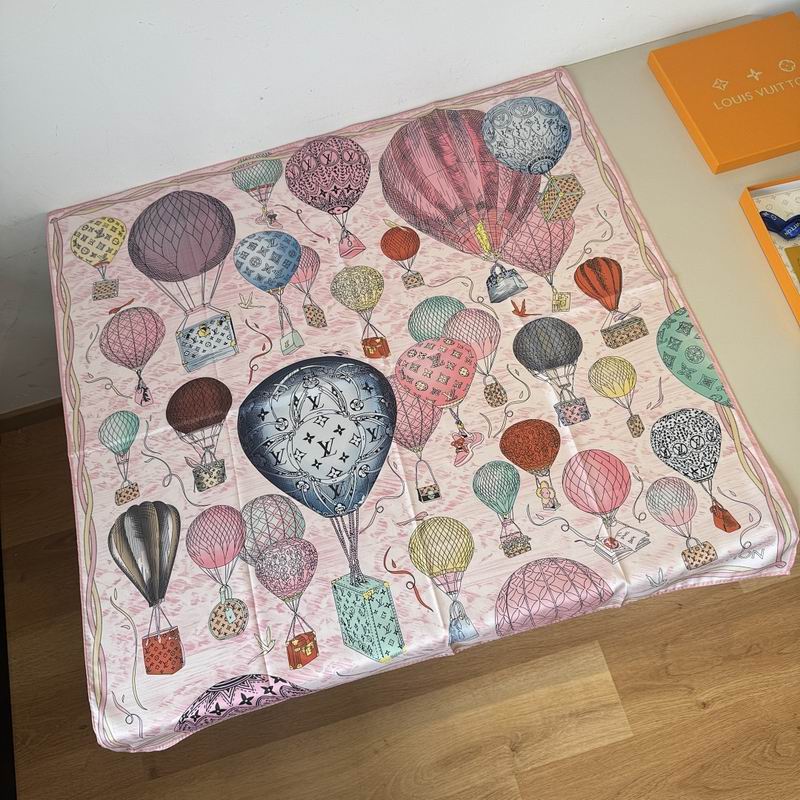 LV silk scarf hm (146)