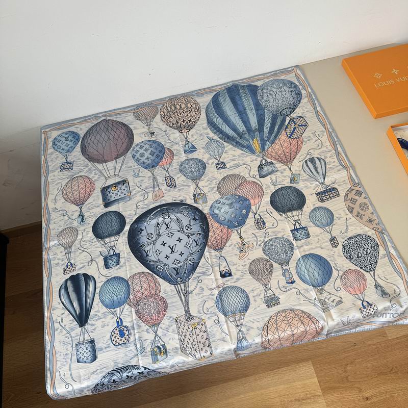 LV silk scarf hm (149)