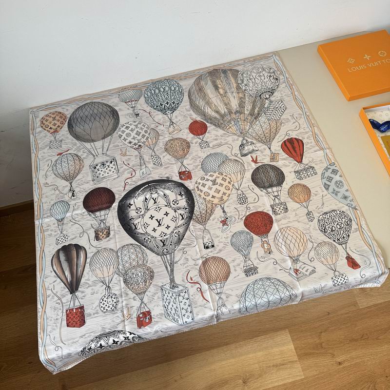 LV silk scarf hm (152)