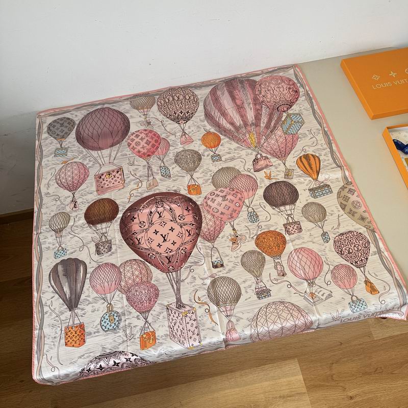 LV silk scarf hm (155)
