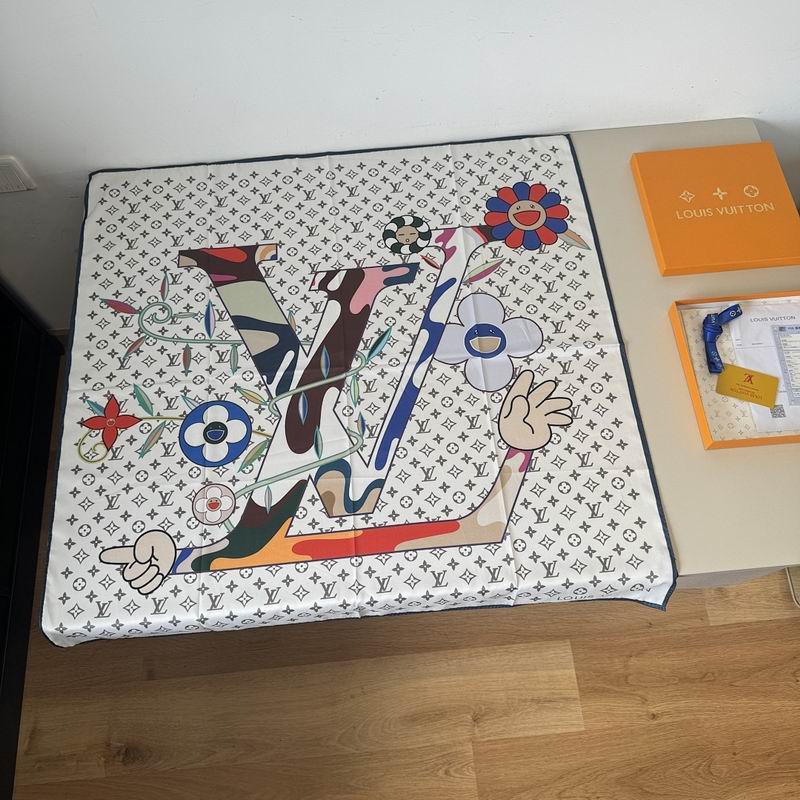 LV silk scarf hm (194)
