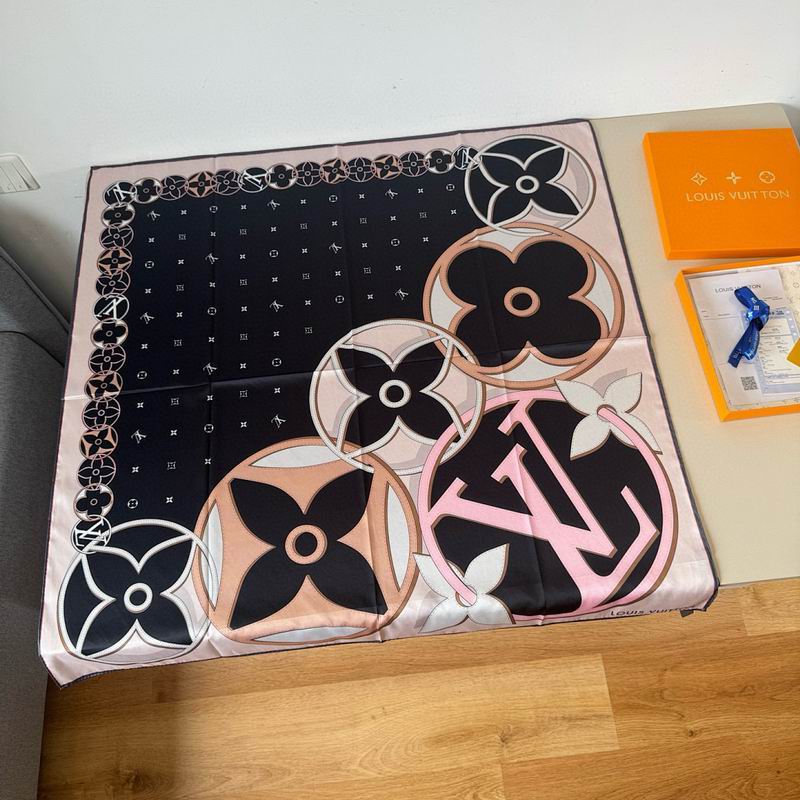 LV silk scarf hm (294)