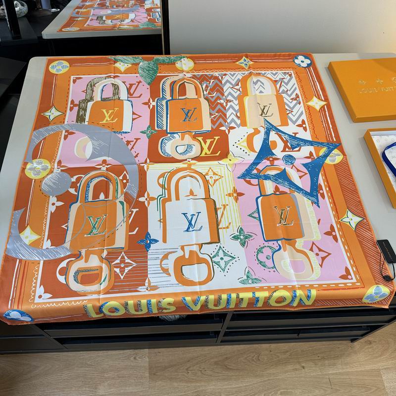 LV silk scarf hm (355)